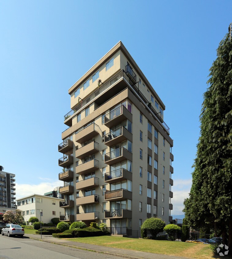 Building Photo - Kashmir Tower