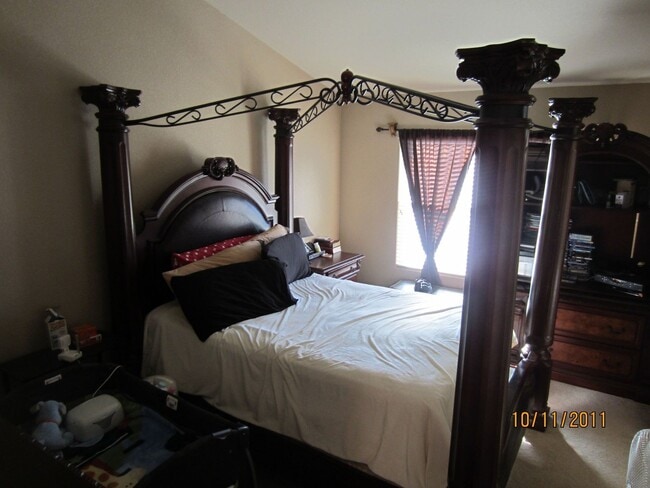 Foto del edificio - $1768 | 3BR/2.5BA | Beautiful townhome on ...