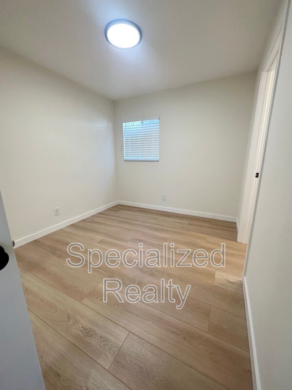 Building Photo - 500 Hill Dr