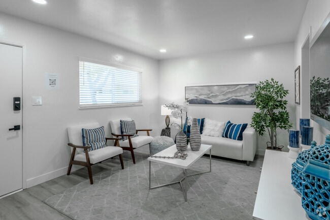 2BR, 1BA - 669SF - Living Room - 870-899 S Philadelphia St.