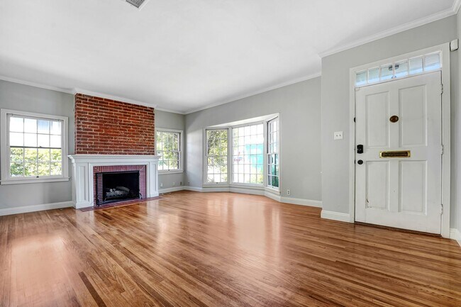 Building Photo - Altadena Single-Family Home Plus ADU