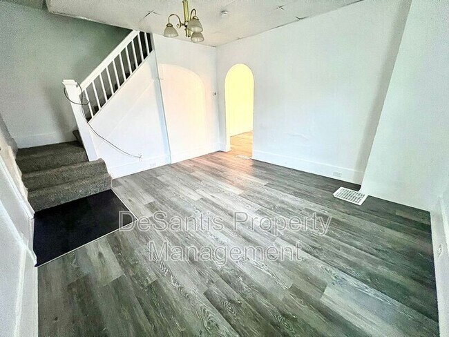 Foto del edificio - 40-42 Seminole Avenue