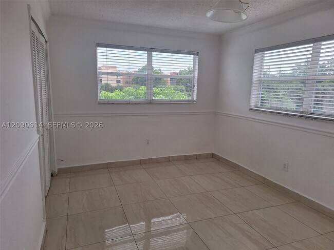 Foto del edificio - 1300 W 53rd St