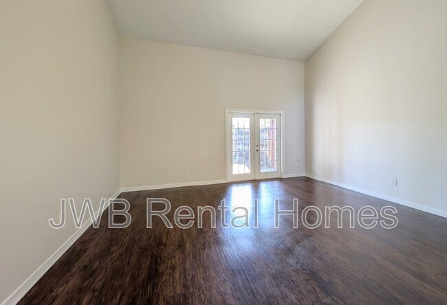 Building Photo - 4553 Melissa Ct W