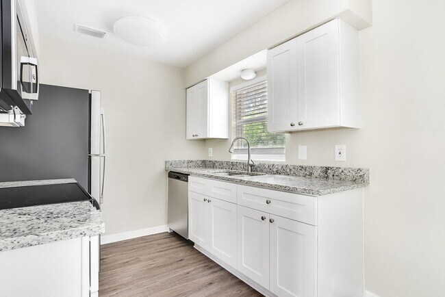 Foto del edificio - 1424 Sunridge Rd
