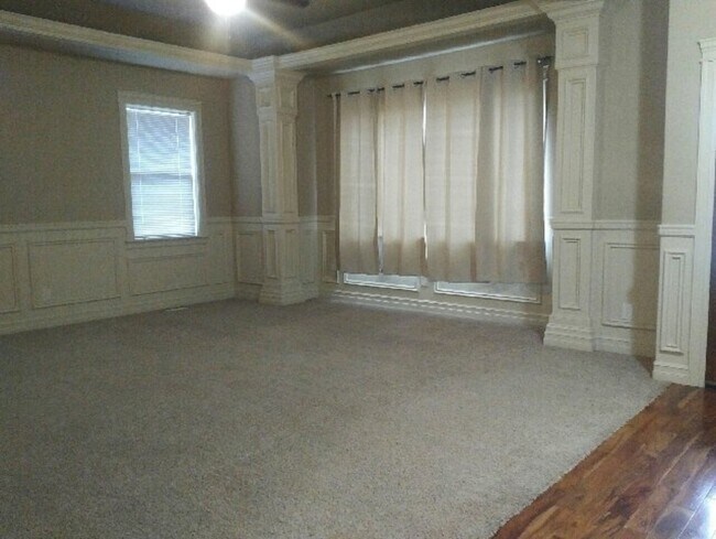 Building Photo - TC021 - Silverton