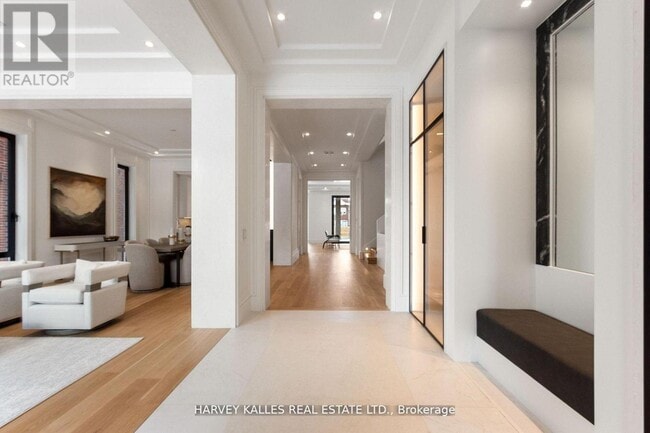 Building Photo - 370 Glengrove Ave W