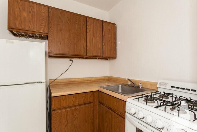 Foto del edificio - 705 W Belmont Ave
