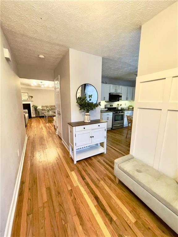 Foto del edificio - 6594 Meadow Green Cir