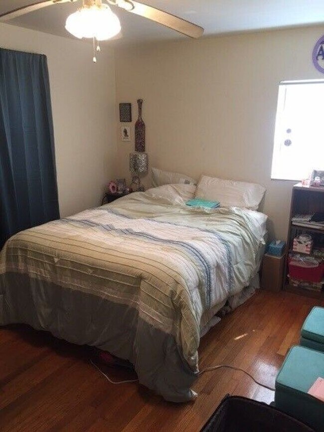 Building Photo - 3 Bedroom House off Juniper Drive!
