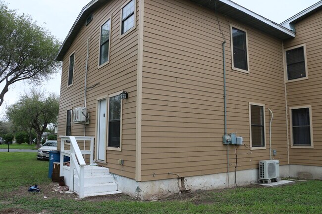 Building Photo - 125 Palo Blanco Dr