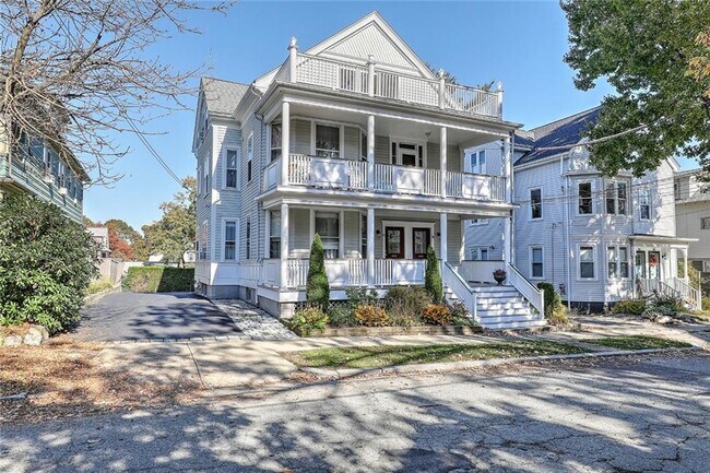 Building Photo - 84 Larch St
