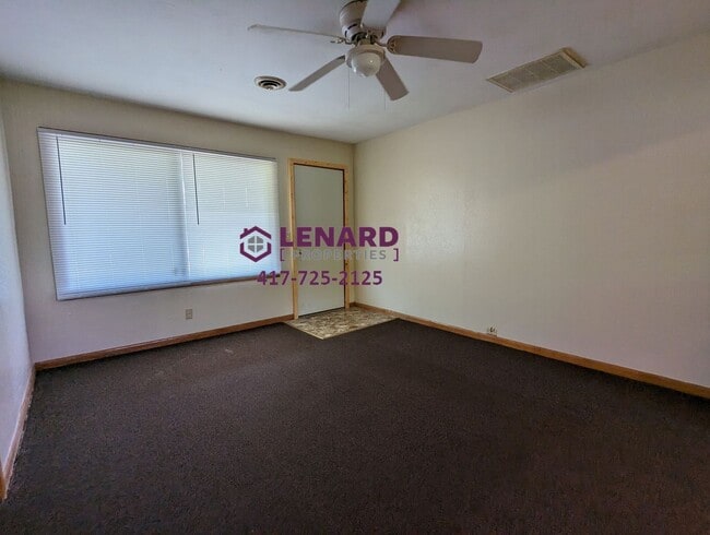 Building Photo - 3 Bedroom Home Ready for Move In!
