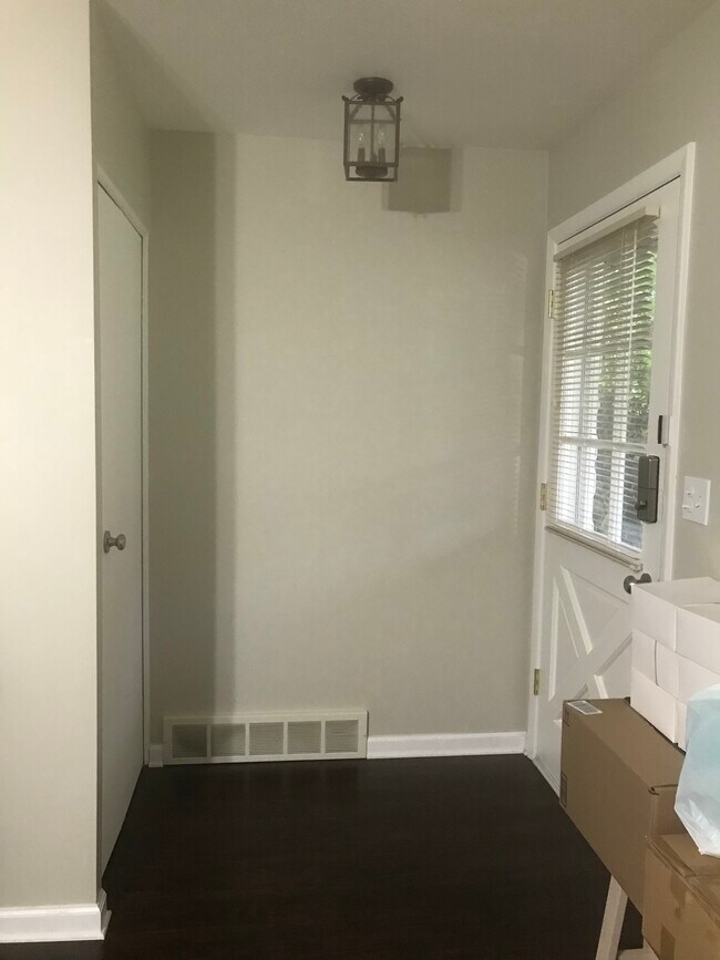 Foto del edificio - 8267 Findley Dr