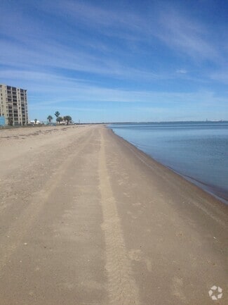 Building Photo - 3938 Surfside Blvd