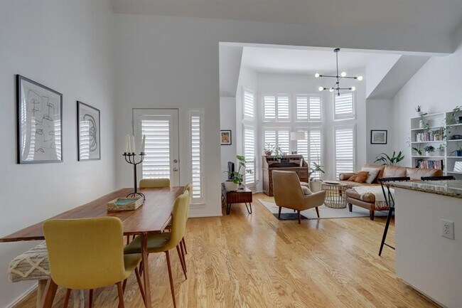 Foto del edificio - 1237 W 17th St