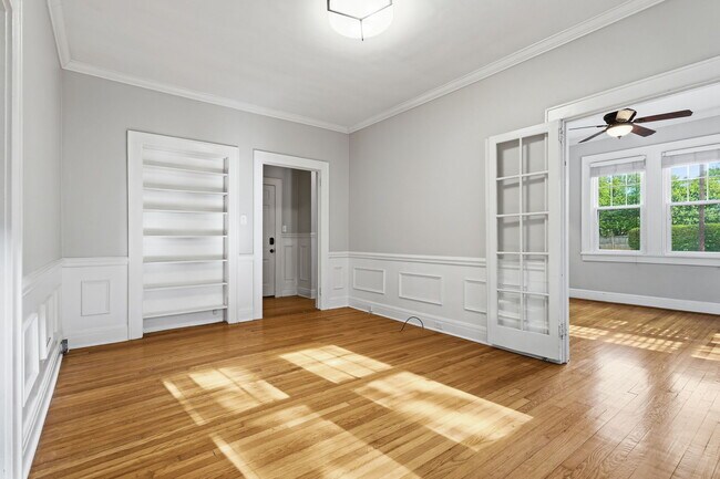 Building Photo - 916 Bromley Rd