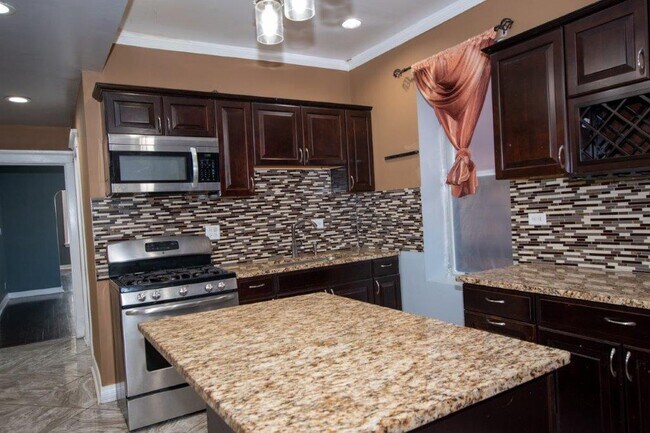 Building Photo - 1807 N Karlov Ave, Unit 1
