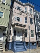 Building Photo - 136 Saratoga St