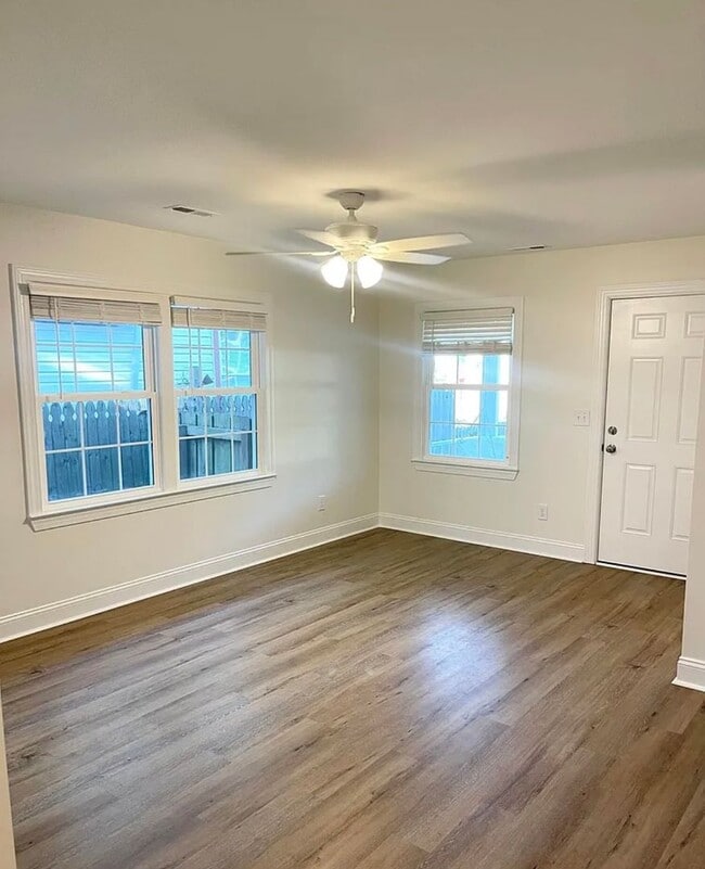 Foto del edificio - 3 Bed 1 Bath Single Family Brick Home