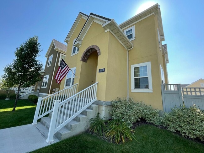 Building Photo - Great Daybreak Home Available March 1!