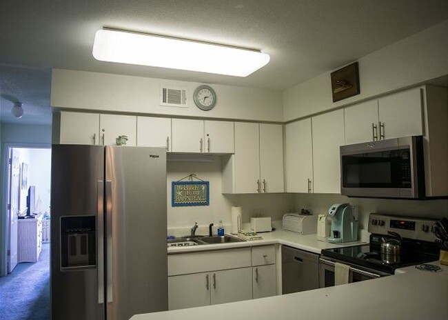 Kitchen - 683 Nautilus Ct