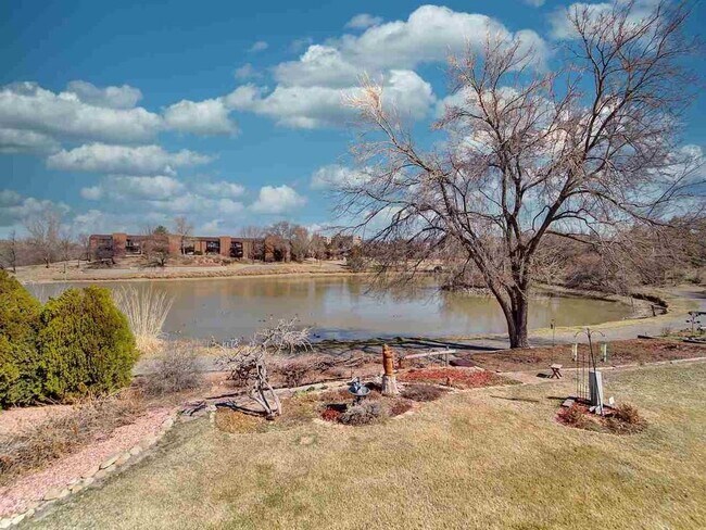 Building Photo - 964 Lakeside Ct