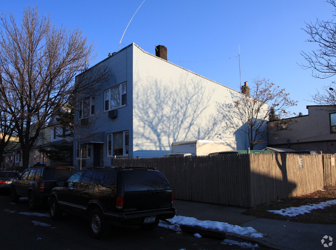 Building Photo - 7037 72nd Pl