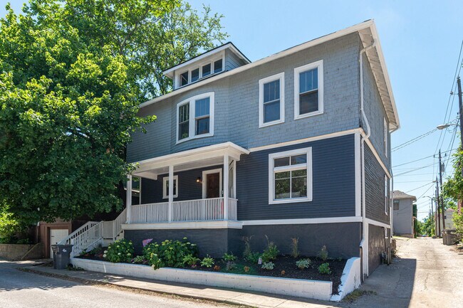 Photo - 115 Charlotte Pl House