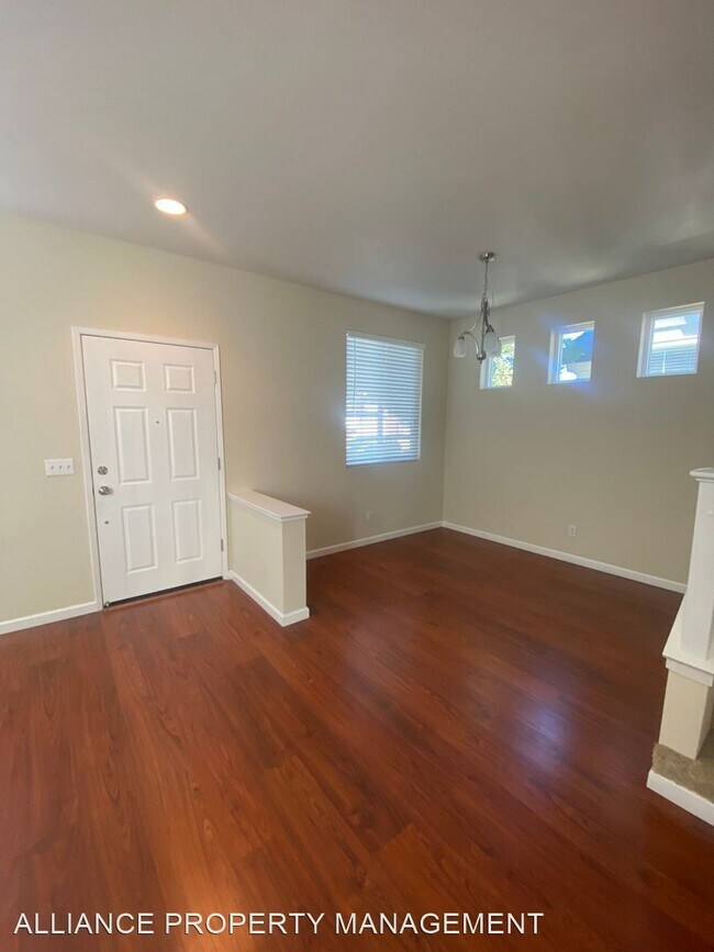 Building Photo - 3 br, 2.5 bath House - 3912 Deuce Dr.