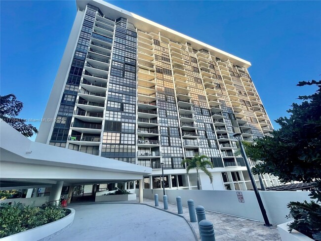 Foto del edificio - 1865 Brickell Ave