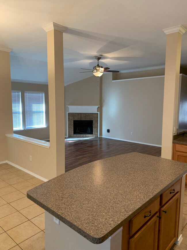 De la cocina a la sala de estar - 4008 Drexmore Road