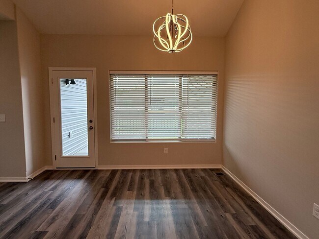 Foto del edificio - Beautiful 3 bedroom/3 bath daylight ranch townhome in SE Lincoln