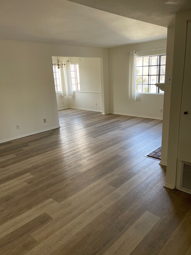 Living Room - 210 N Belmont St