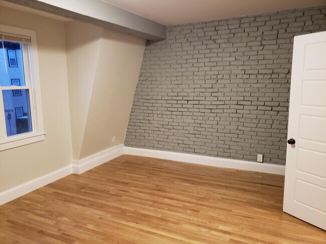 Building Photo - 129 Sutherland