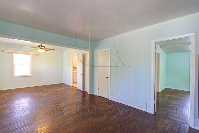 Building Photo - Spectacular Mountain Views 2 Bed/1 Bath Ho...