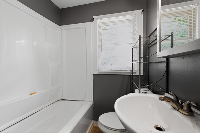 Building Photo - 3008 Melbourne St