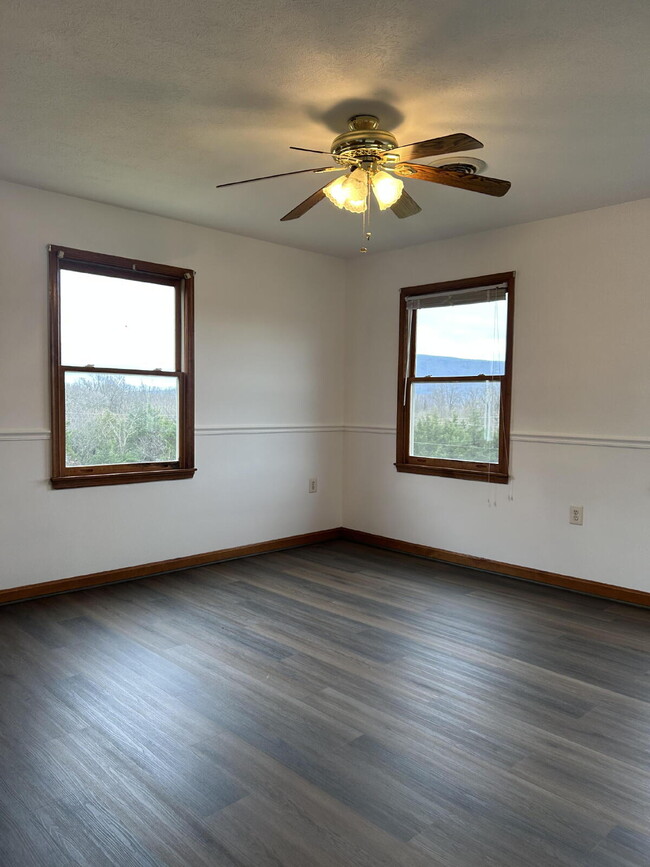 Foto del edificio - 322 Junction Rd