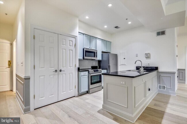 Foto del edificio - 1229 12th St NW