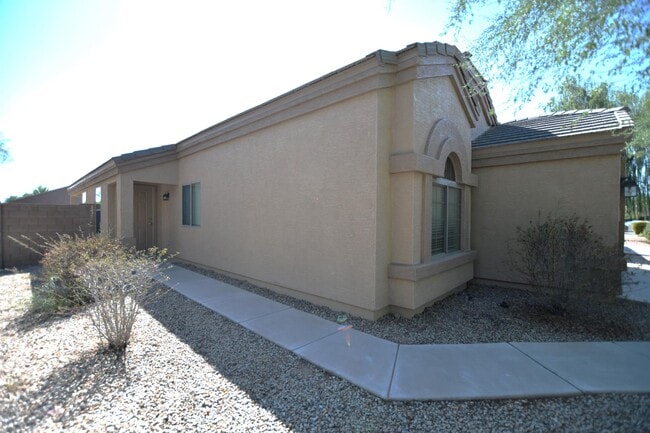 Building Photo - 1867 E Kachina Dr