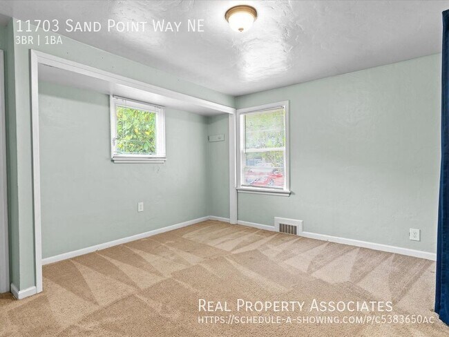 Foto del edificio - 11703 Sand Point Way NE