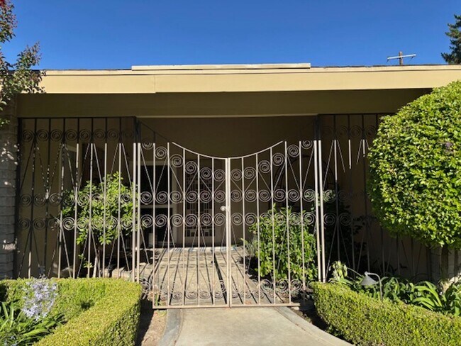 Foto del edificio - Beautiful 3 Bedroom / 2 Bathroom Home in S...