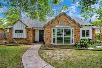 Building Photo - 1747 Maux Dr