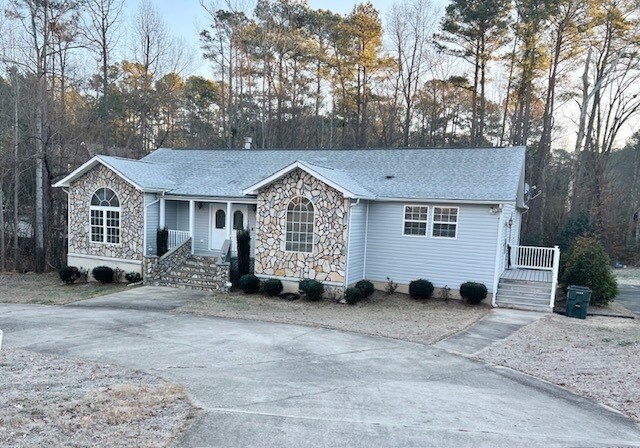 Building Photo - 607 Van Dr