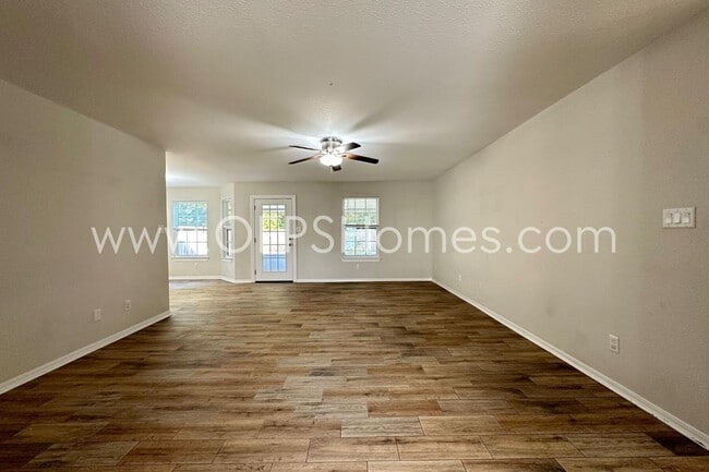 Foto del edificio - 932 Emily Cir