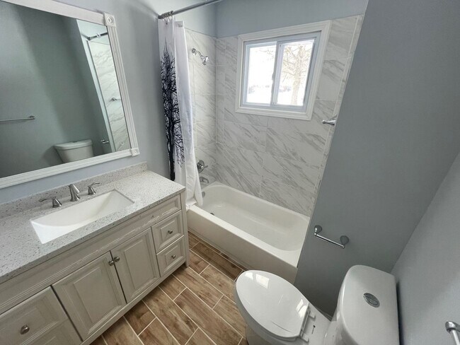Building Photo - Charming 3 Bedroom Ranch available now!