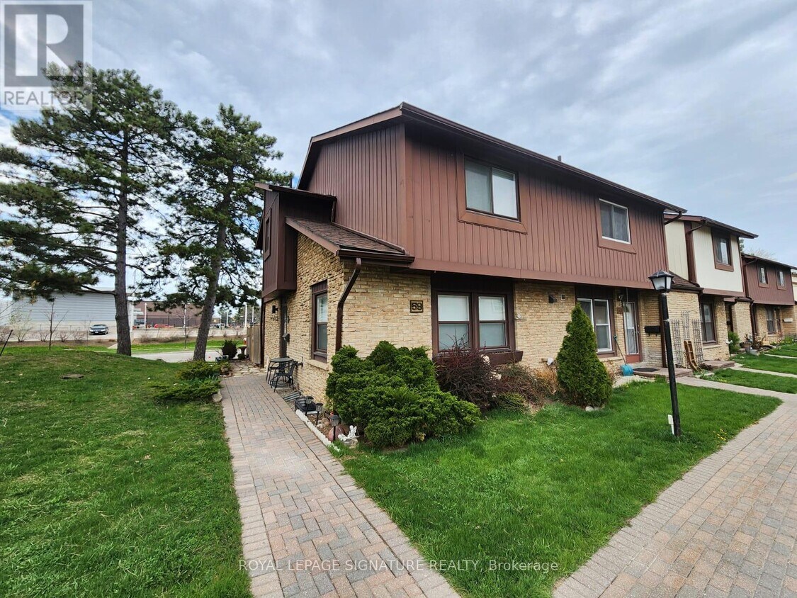 Photo principale - 6650-6650 Falconer Dr
