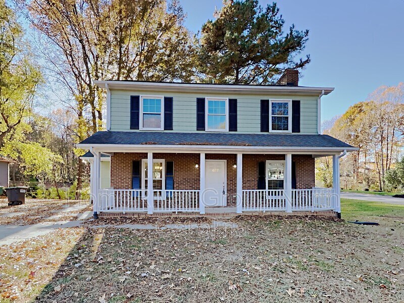 Foto principal - 627 Tryon Pl