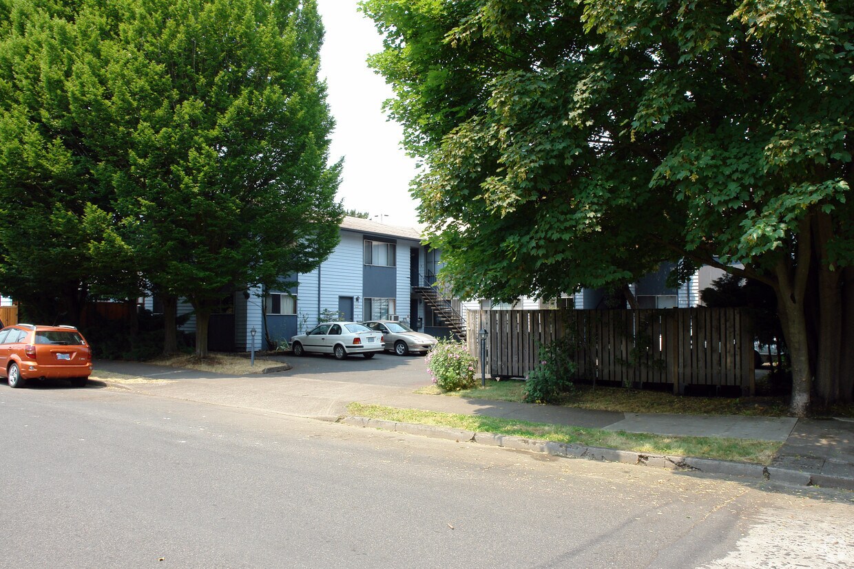 Building Photo - Taylor Corner