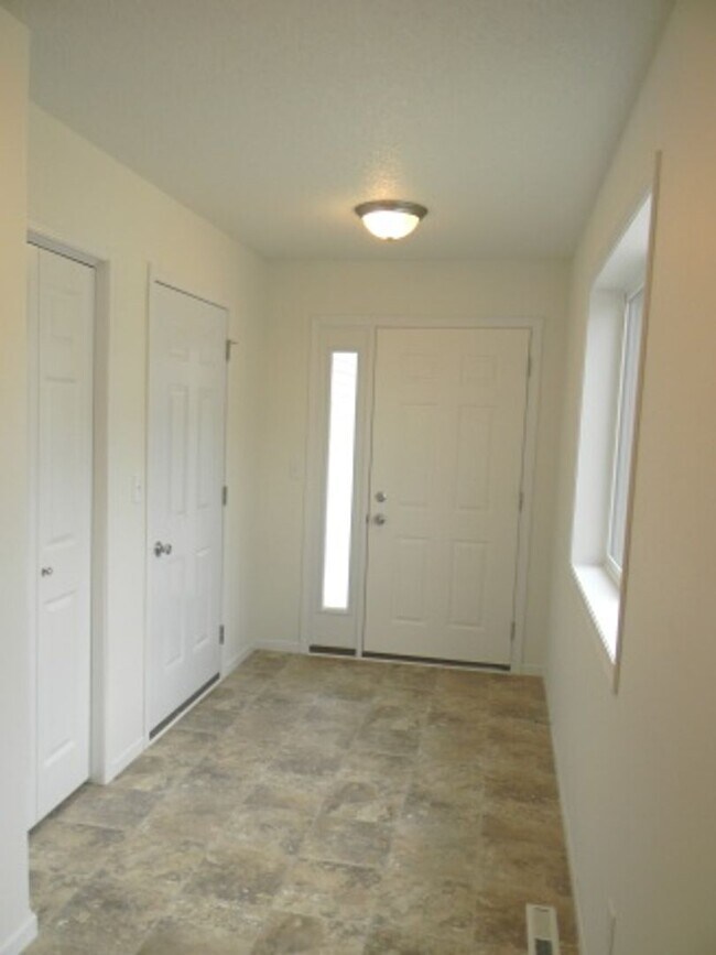 Foto del edificio - 3 Bed 3 Bath Twin Home